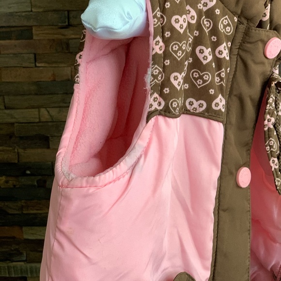 OshKosh puffer vest. Girls size 3T - Picture 4 of 4